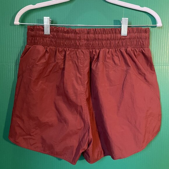 Under Armour Women’s Shorts Small Rust Red Nylon High Elastic Waist Running - Picture 2 of 4
